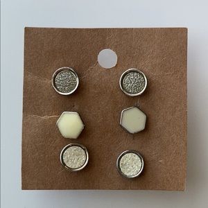 Set of 3 stud earrings.